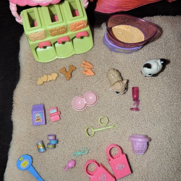 "Biggest Littlest Pet Shop" Playset w/pets - Picture 8 of 11